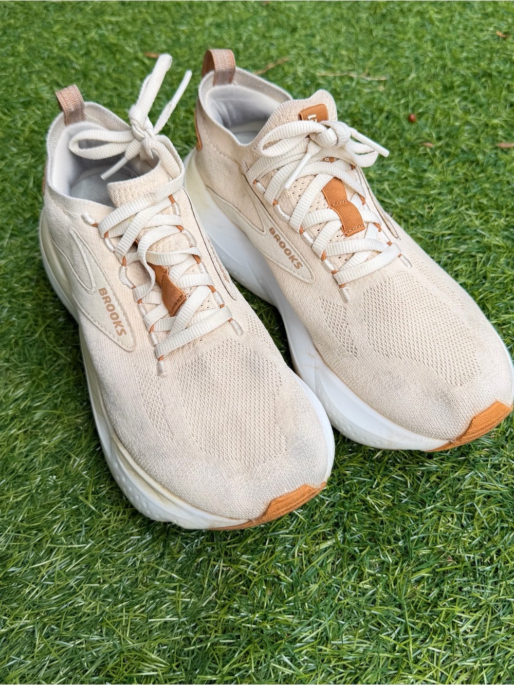 Brooks women’s stealthfit 21 Cream Beige Running Sneakers with Tan Accents